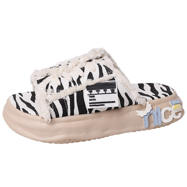 Sieviešu čības ar plakanām zolēm un šņorēm