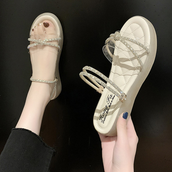 Sieviešu čības uz platformas ar silikona lencēm un dekorācijas akmeņiem