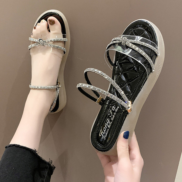 Sieviešu čības uz platformas ar silikona lencēm un dekorācijas akmeņiem