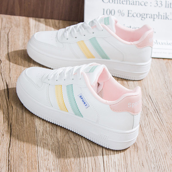 Modernas sieviešu ādas kedas ar plakanām zolēm