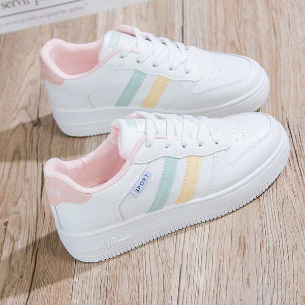 Modernas sieviešu ādas kedas ar plakanām zolēm