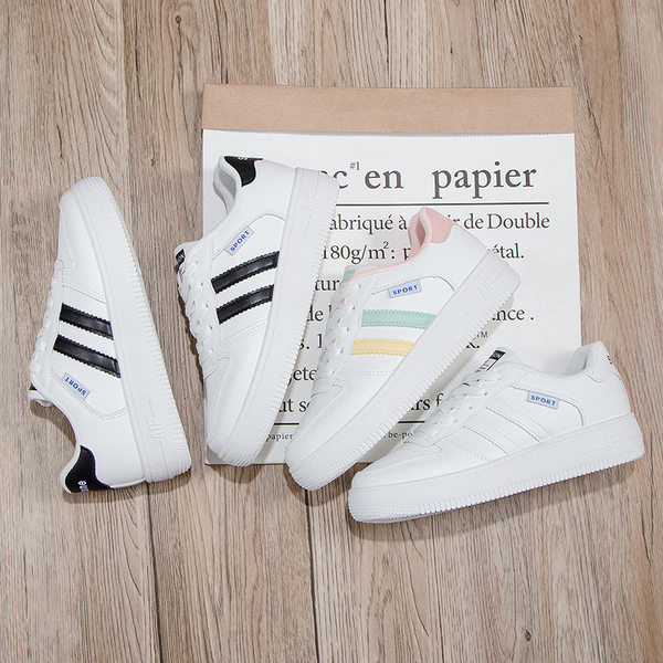 Modernas sieviešu ādas kedas ar plakanām zolēm