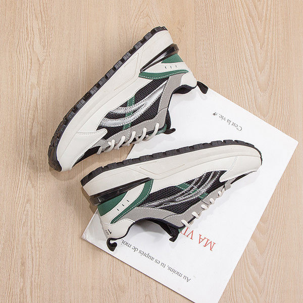 Γυναικεία αθλητικά παπούτσια με επίπεδη σόλα και κορδόνια σε μαύρο και μπεζ χρώμα