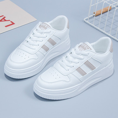 Jauns sieviešu ādas kedu modelis ar plakanu zoli baltā krāsā