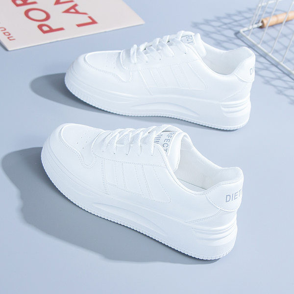 Jauns sieviešu ādas kedu modelis ar plakanu zoli baltā krāsā