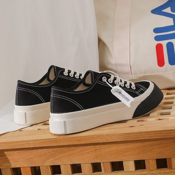 Jauns sieviešu tekstila kedu modelis ar plakanu zoli