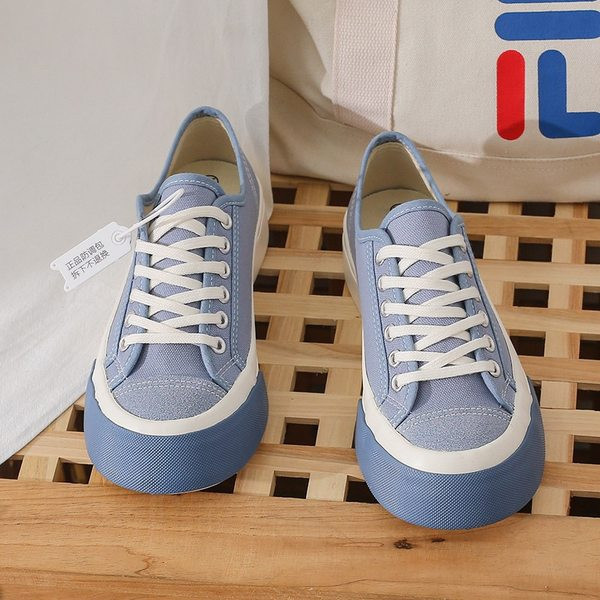 Jauns sieviešu tekstila kedu modelis ar plakanu zoli