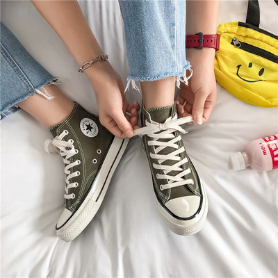 Καθημερινά αθλητικά παπούτσια με υφάσματα με έμβλημα