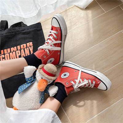 Καθημερινά αθλητικά παπούτσια με υφάσματα με έμβλημα