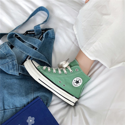 Καθημερινά αθλητικά παπούτσια με υφάσματα με έμβλημα