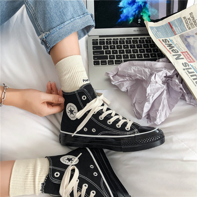 Καθημερινά αθλητικά παπούτσια με υφάσματα με έμβλημα