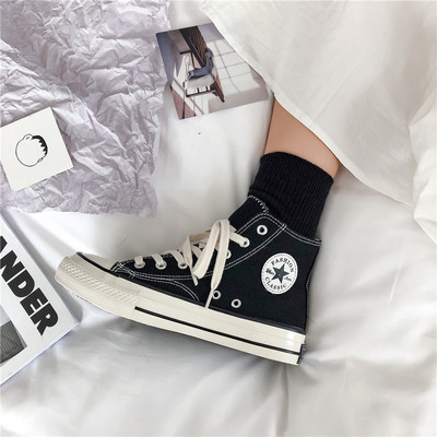 Καθημερινά αθλητικά παπούτσια με υφάσματα με έμβλημα