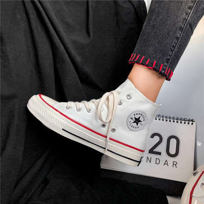 Καθημερινά αθλητικά παπούτσια με υφάσματα με έμβλημα