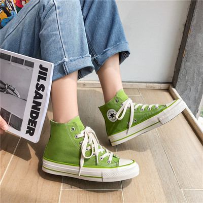 Καθημερινά αθλητικά παπούτσια με υφάσματα με έμβλημα