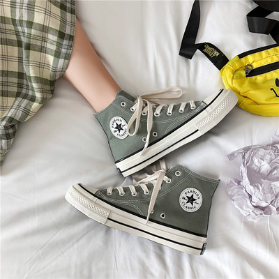 Καθημερινά αθλητικά παπούτσια με υφάσματα με έμβλημα