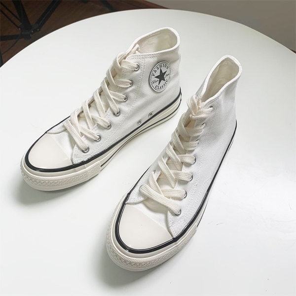 Καθημερινά αθλητικά παπούτσια με υφάσματα με έμβλημα