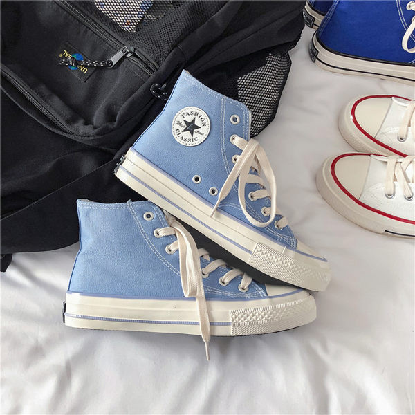 Καθημερινά αθλητικά παπούτσια με υφάσματα με έμβλημα