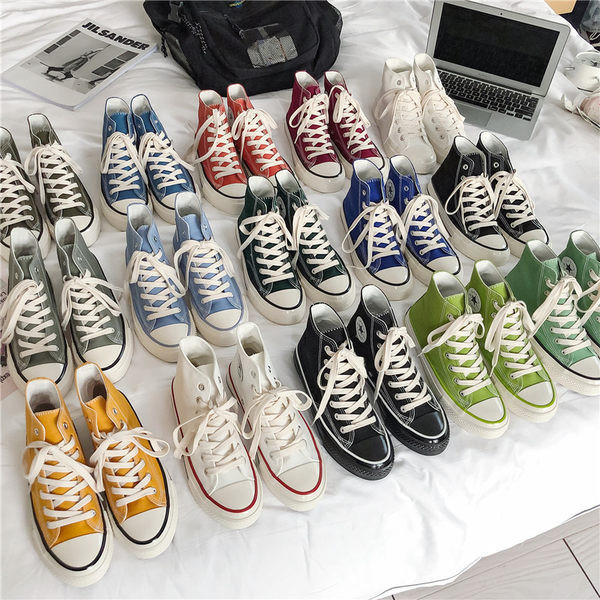 Καθημερινά αθλητικά παπούτσια με υφάσματα με έμβλημα