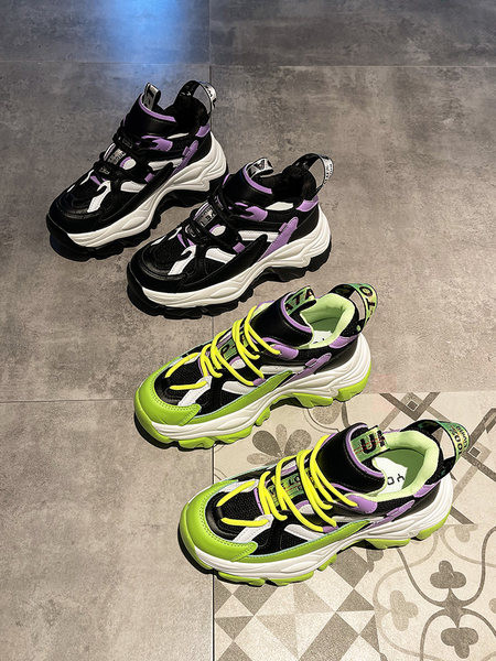 Πολύχρωμα γυναικεία αθλητικά παπούτσια με κορδόνια και τραχιά σόλα