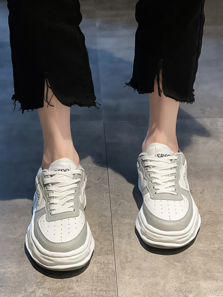 Γυναικεία αθλητικά παπούτσια αναπνευσμένα από οικολογικό δέρμα με επίπεδη σόλα