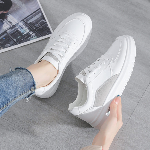 Jauns sieviešu ādas kedu modelis ar šņorēm divās krāsās