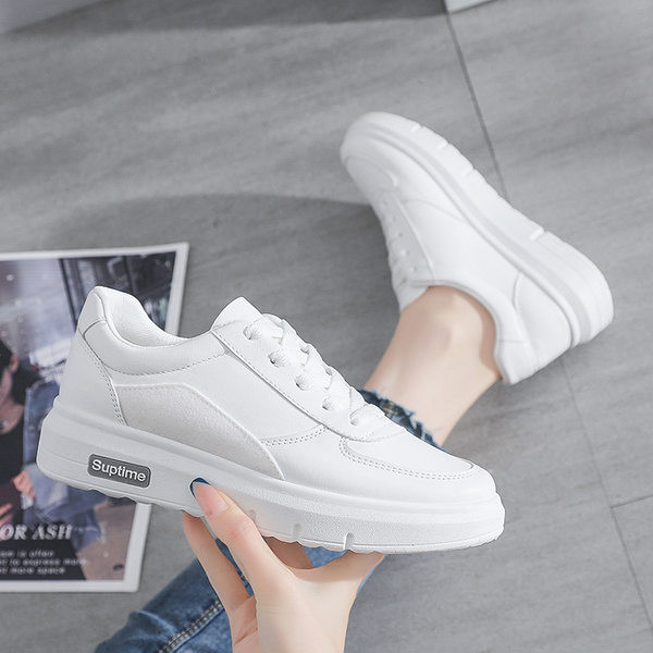 Jauns sieviešu ādas kedu modelis ar šņorēm divās krāsās