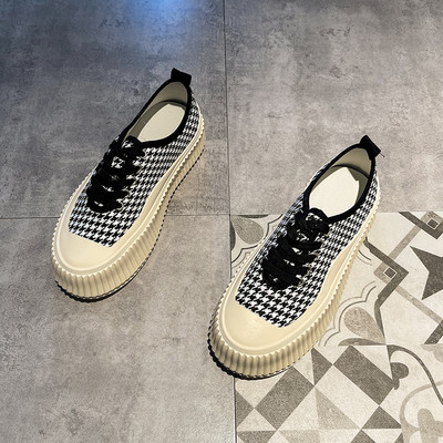 Ikdienas sieviešu kedas no tekstila ar plakanu zoli