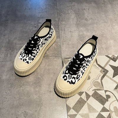 Ikdienas sieviešu kedas no tekstila ar plakanu zoli