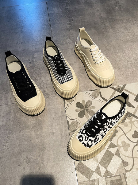 Ikdienas sieviešu kedas no tekstila ar plakanu zoli