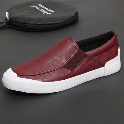 Mūsdienīgi vīriešu ādas mokasīni ar plakanu zoli