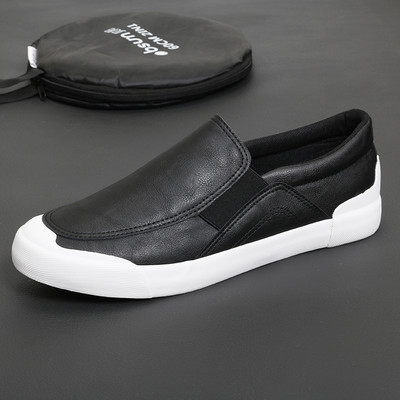 Mūsdienīgi vīriešu ādas mokasīni ar plakanu zoli