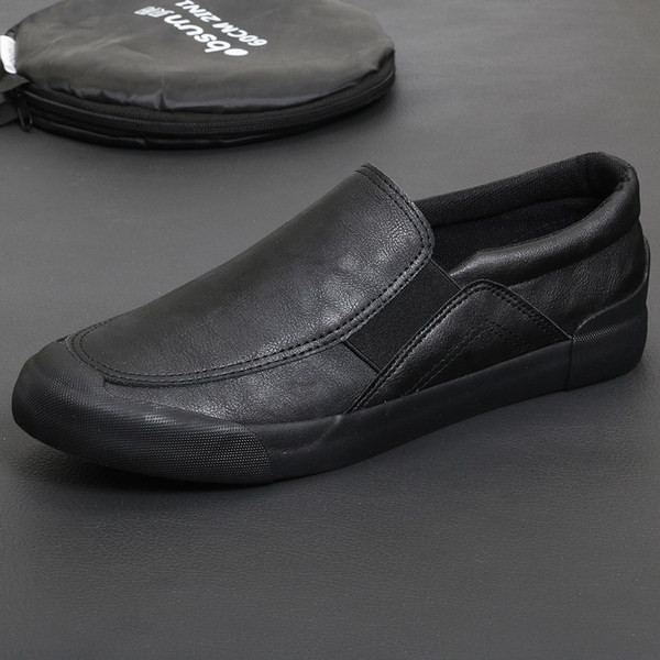 Mūsdienīgi vīriešu ādas mokasīni ar plakanu zoli