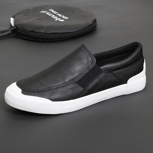 Mūsdienīgi vīriešu ādas mokasīni ar plakanu zoli