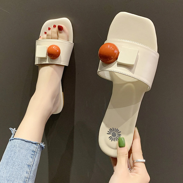 Sieviešu čības ar 3D elementiem