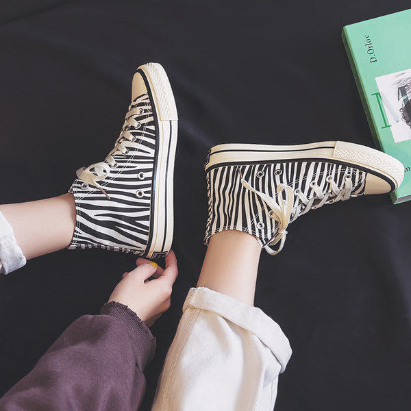 Νέο μοντέλο γυναικεία υφασμάτινα αθλητικά παπούτσια με άνιμαλ μοτίβο- δύο μοντέλα