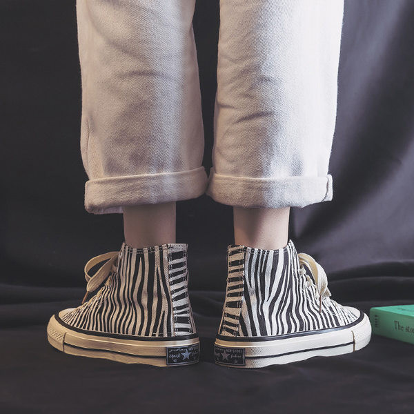 Νέο μοντέλο γυναικεία υφασμάτινα αθλητικά παπούτσια με άνιμαλ μοτίβο- δύο μοντέλα