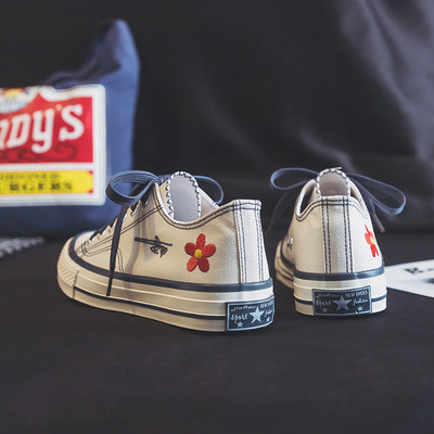 Casual αθλητικά παπούτσια με κέντημα - δύο μοντέλα