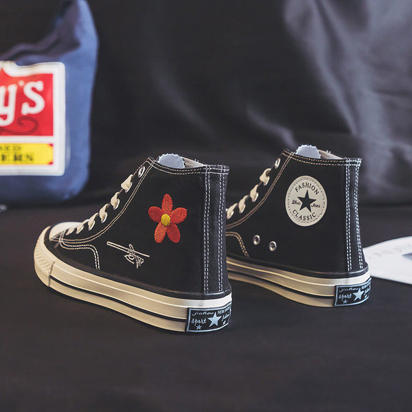 Casual αθλητικά παπούτσια με κέντημα - δύο μοντέλα