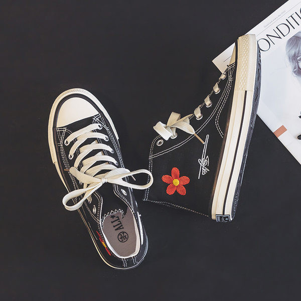 Casual αθλητικά παπούτσια με κέντημα - δύο μοντέλα