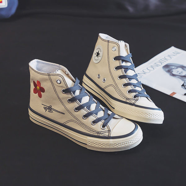 Casual αθλητικά παπούτσια με κέντημα - δύο μοντέλα