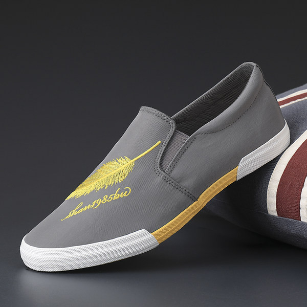 Καθημερινά ανδρικάς υφαντικά μοκασίνια με κέντημα