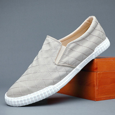 Μοντέρνα μοκασίνια με επίπεδη σόλα