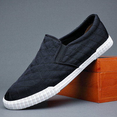 Μοντέρνα μοκασίνια με επίπεδη σόλα