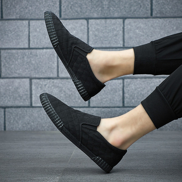 Μοντέρνα μοκασίνια με επίπεδη σόλα