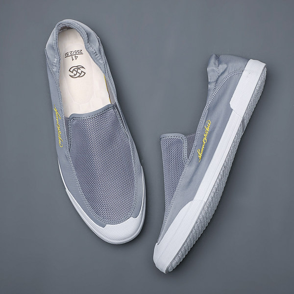 Νέο μοντέλο καλοκαιρινά μοκασίνια με κεντημένη επιγραφή