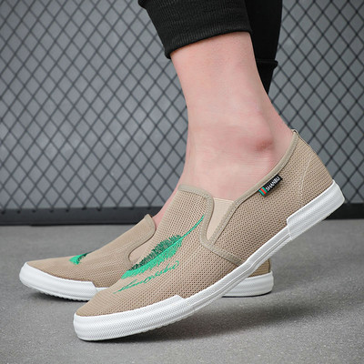 Ανδρικά μοντέρνα μοκασίνια με κέντημα φτερών