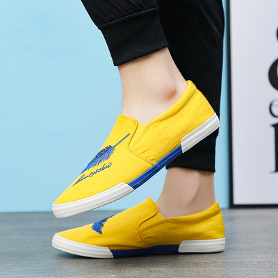 Ανδρικά μοντέρνα μοκασίνια με κέντημα φτερών