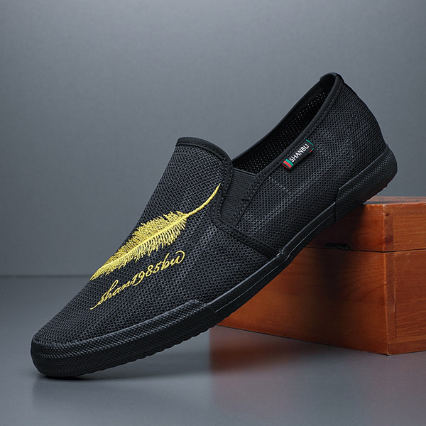 Ανδρικά μοντέρνα μοκασίνια με κέντημα φτερών