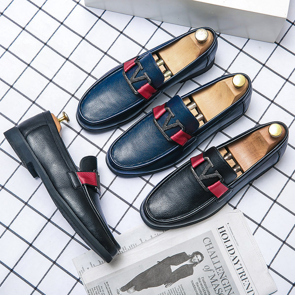 Ανδρικά καθημερινά μοκασίνια κατασκευασμένα από faux δέρμα με μεταλλική διακόσμηση