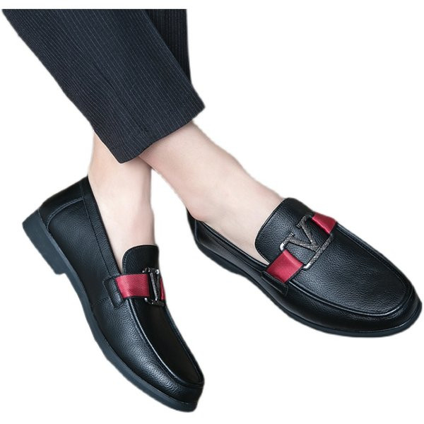 Ανδρικά καθημερινά μοκασίνια κατασκευασμένα από faux δέρμα με μεταλλική διακόσμηση